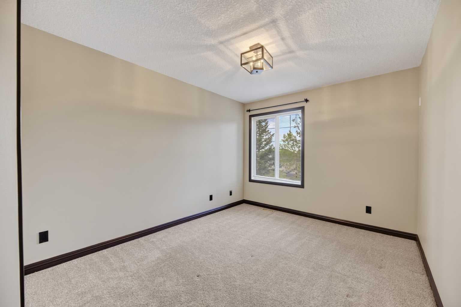 50 Kincora Park NW