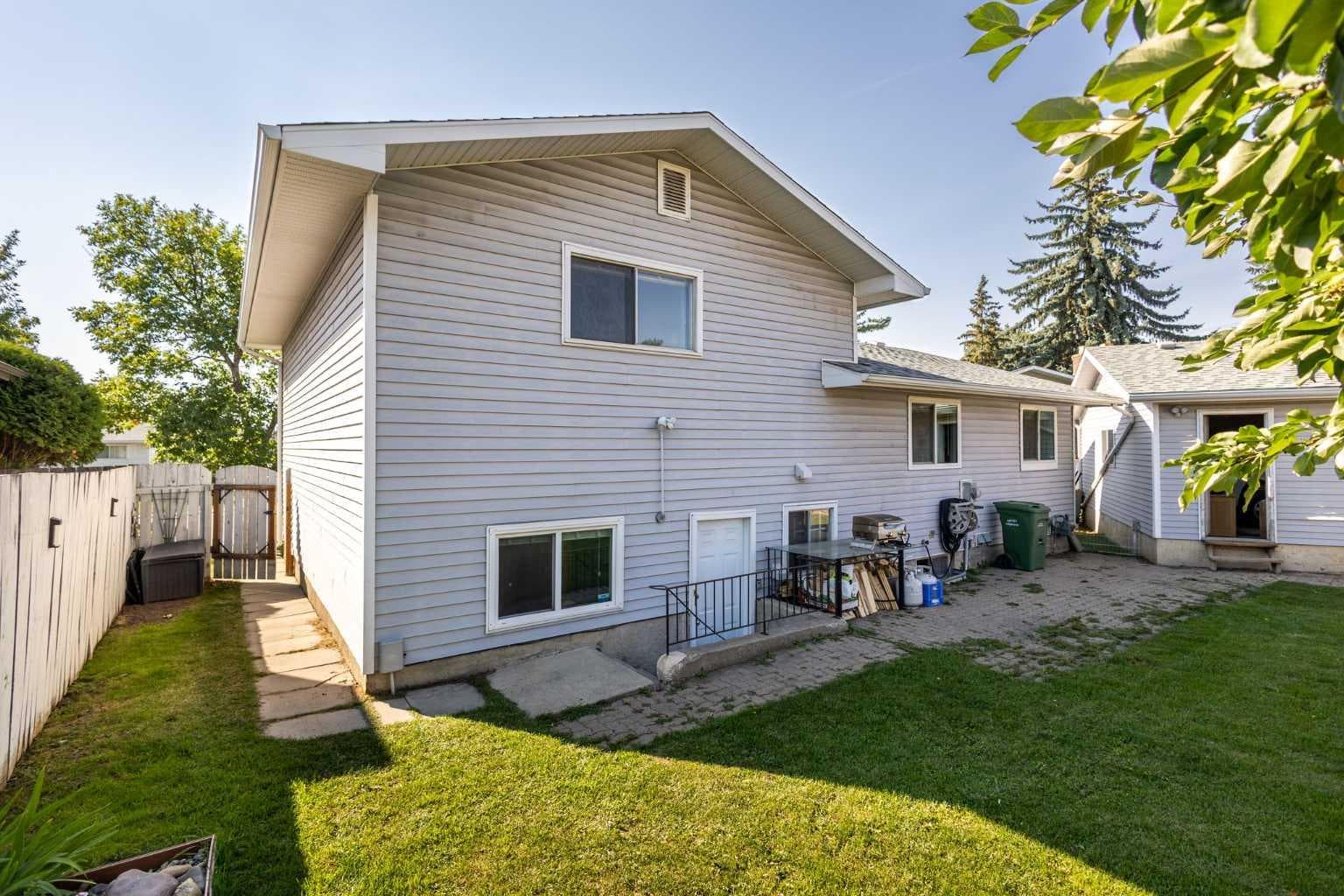 204 Rundleridge Drive NE
