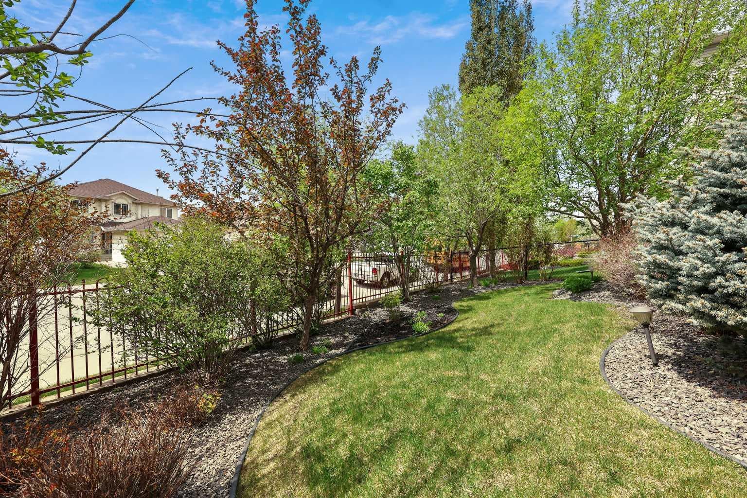 35 Rockyledge Rise NW