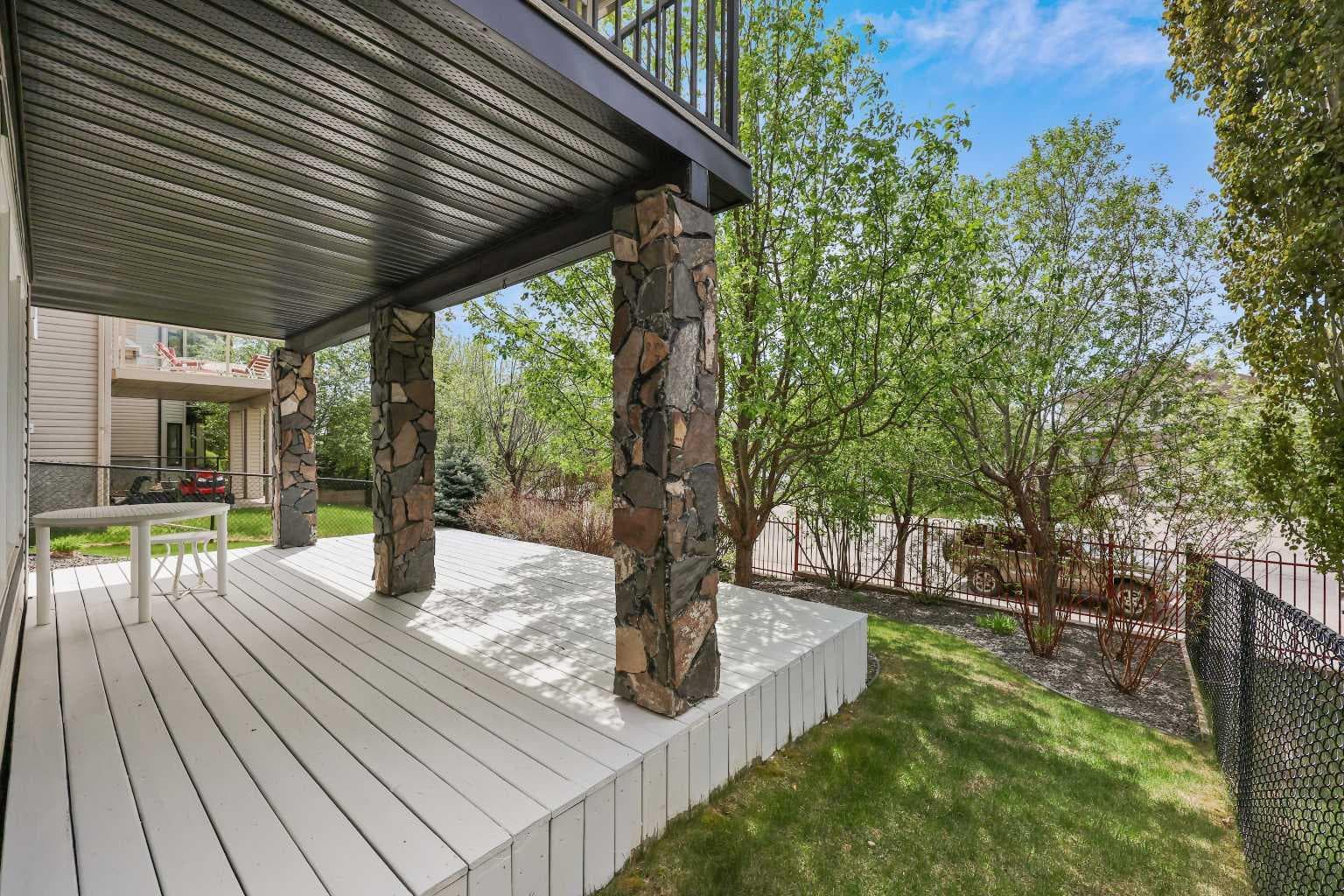 35 Rockyledge Rise NW