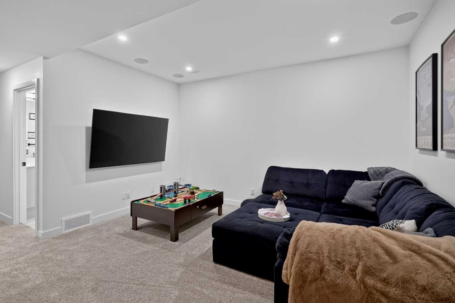1950 12 Street NW