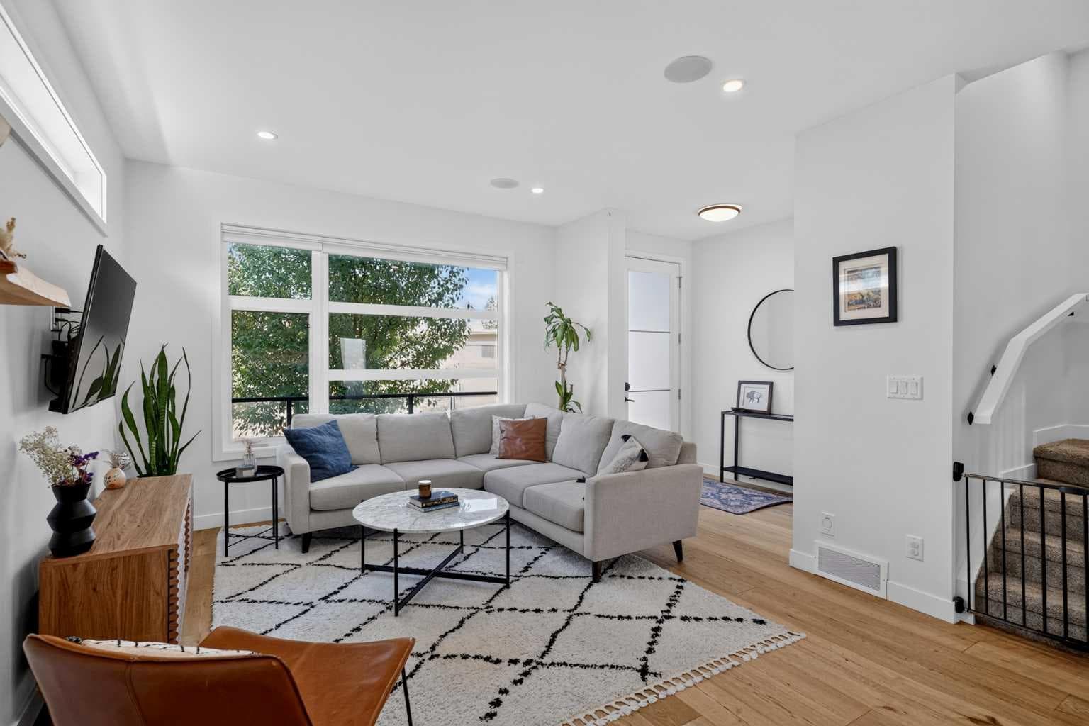 1950 12 Street NW