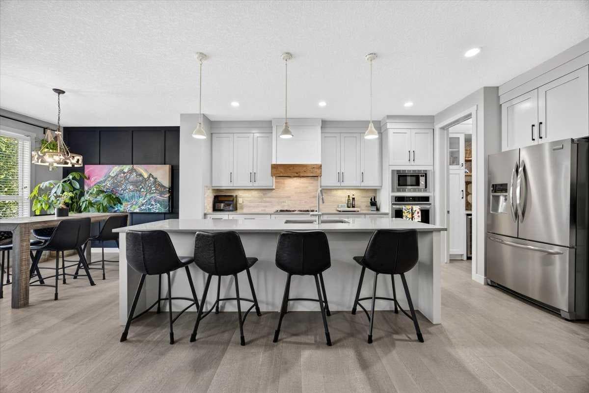 136 Riviera Way 