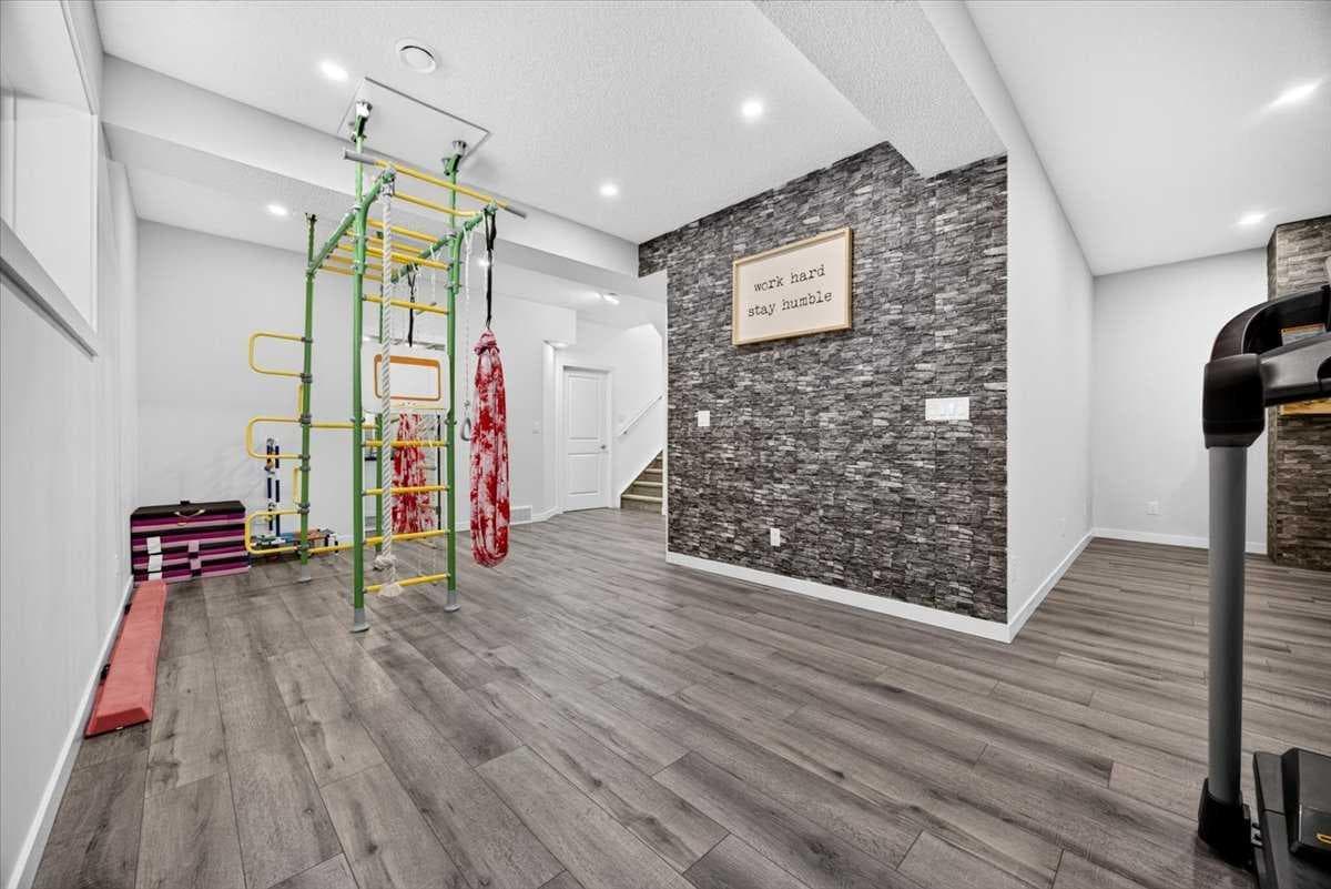 136 Riviera Way 