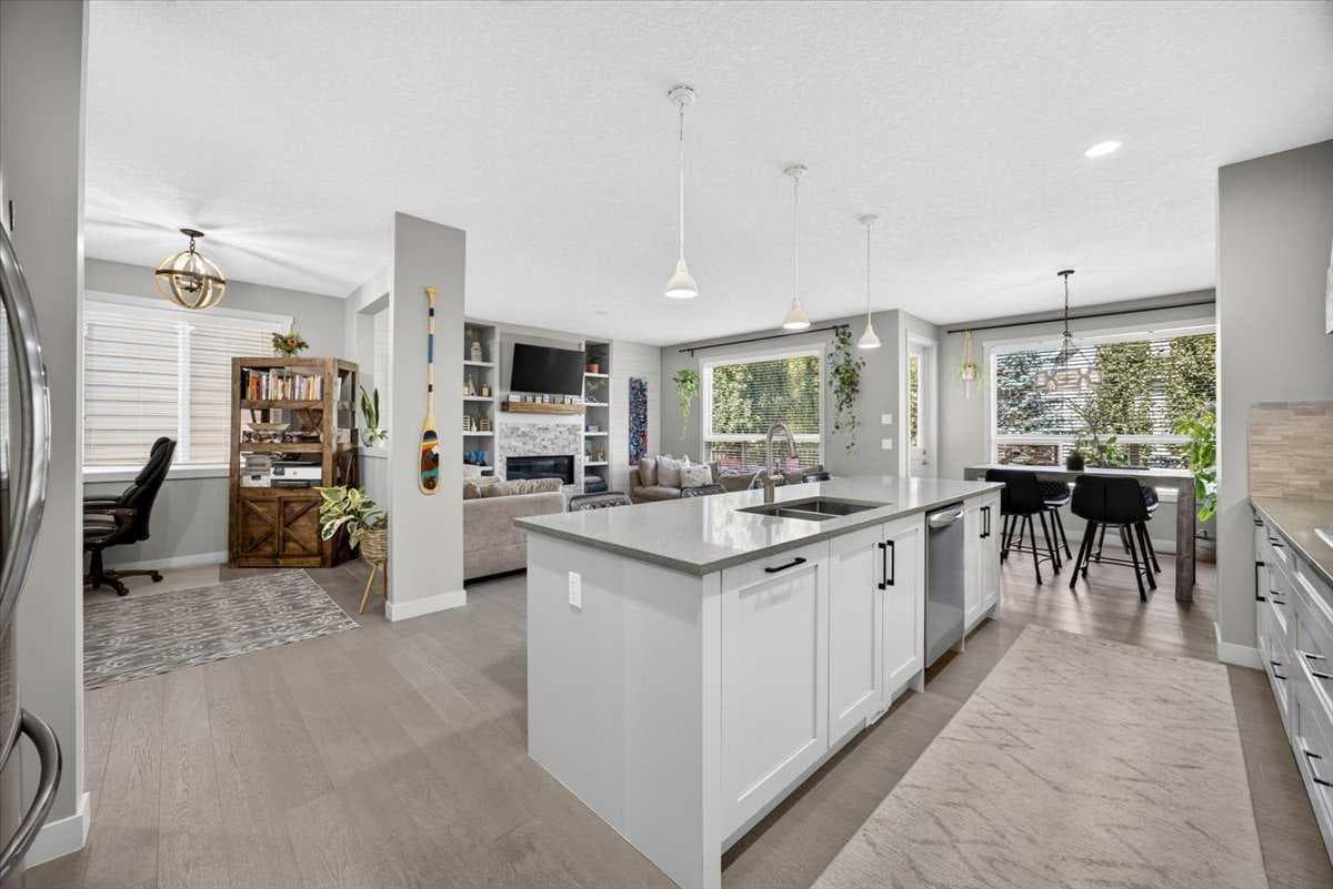 136 Riviera Way 