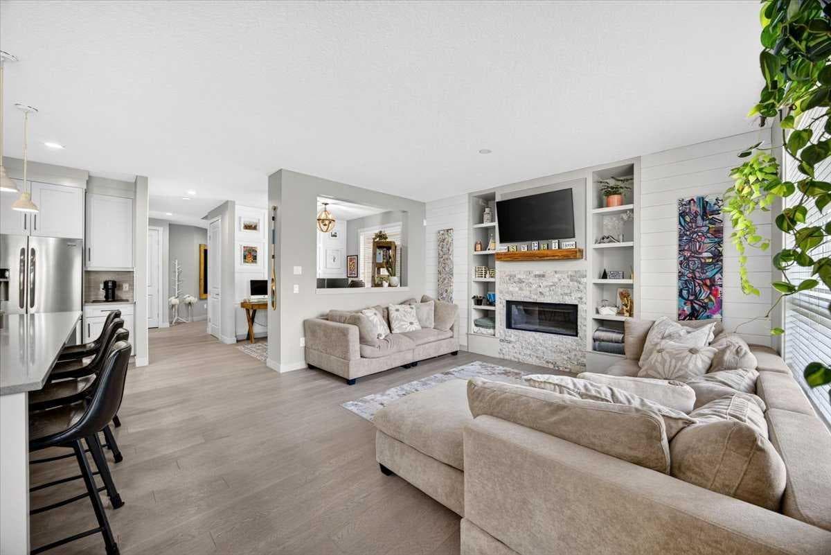 136 Riviera Way 
