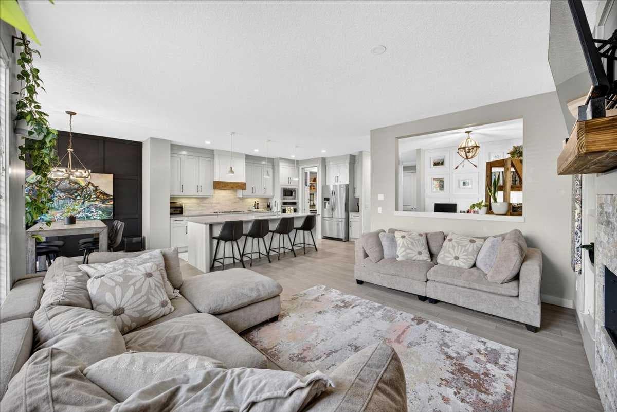 136 Riviera Way 