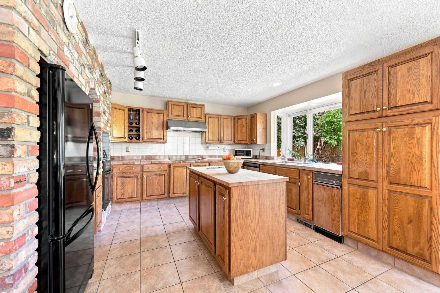 952 Edgemont Road NW