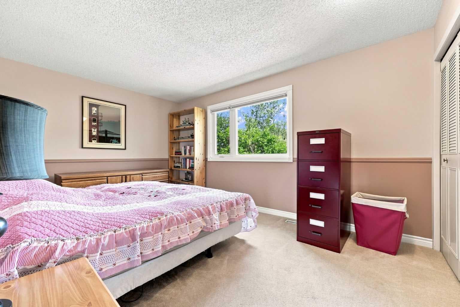 952 Edgemont Road NW
