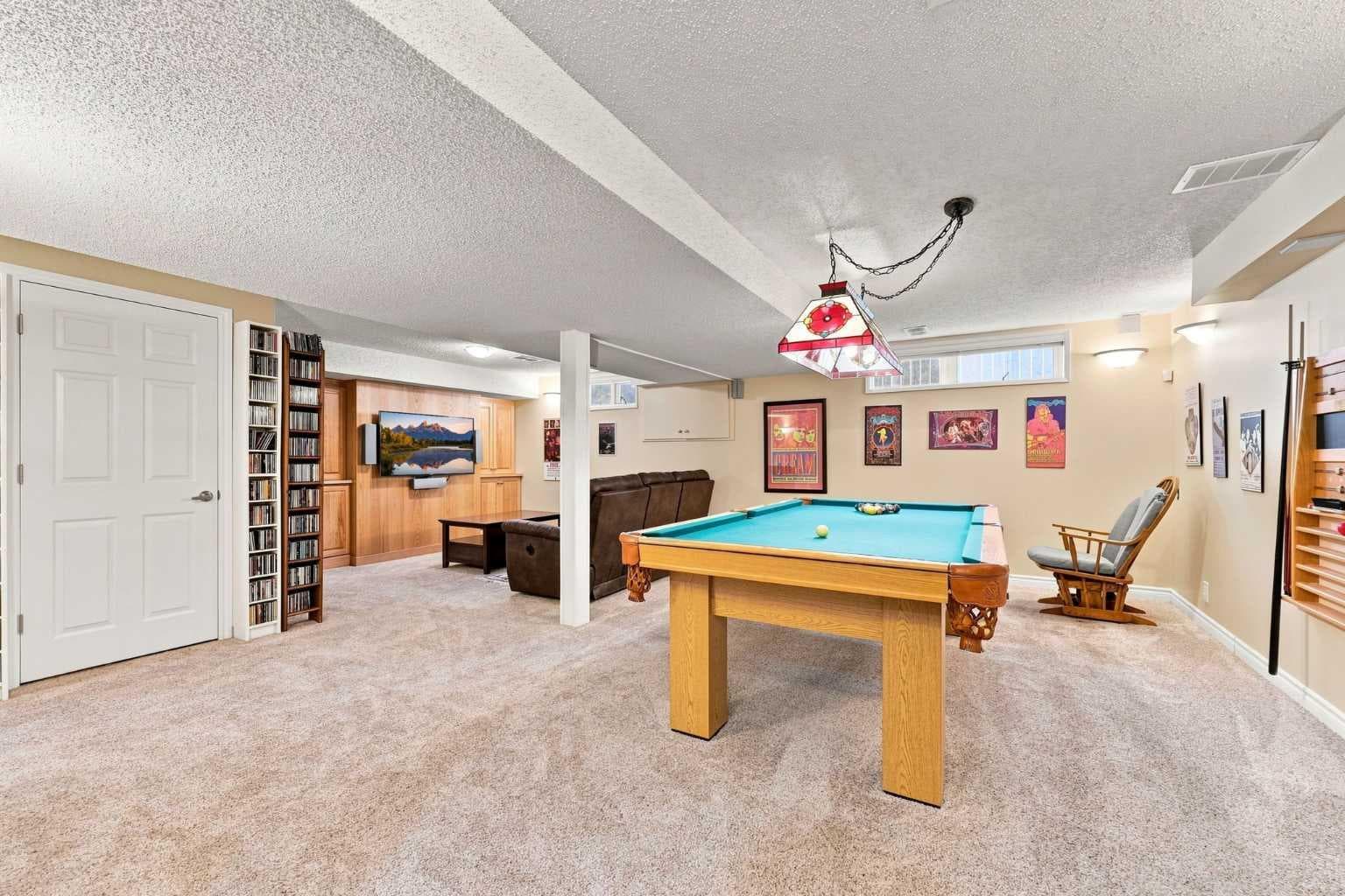 952 Edgemont Road NW
