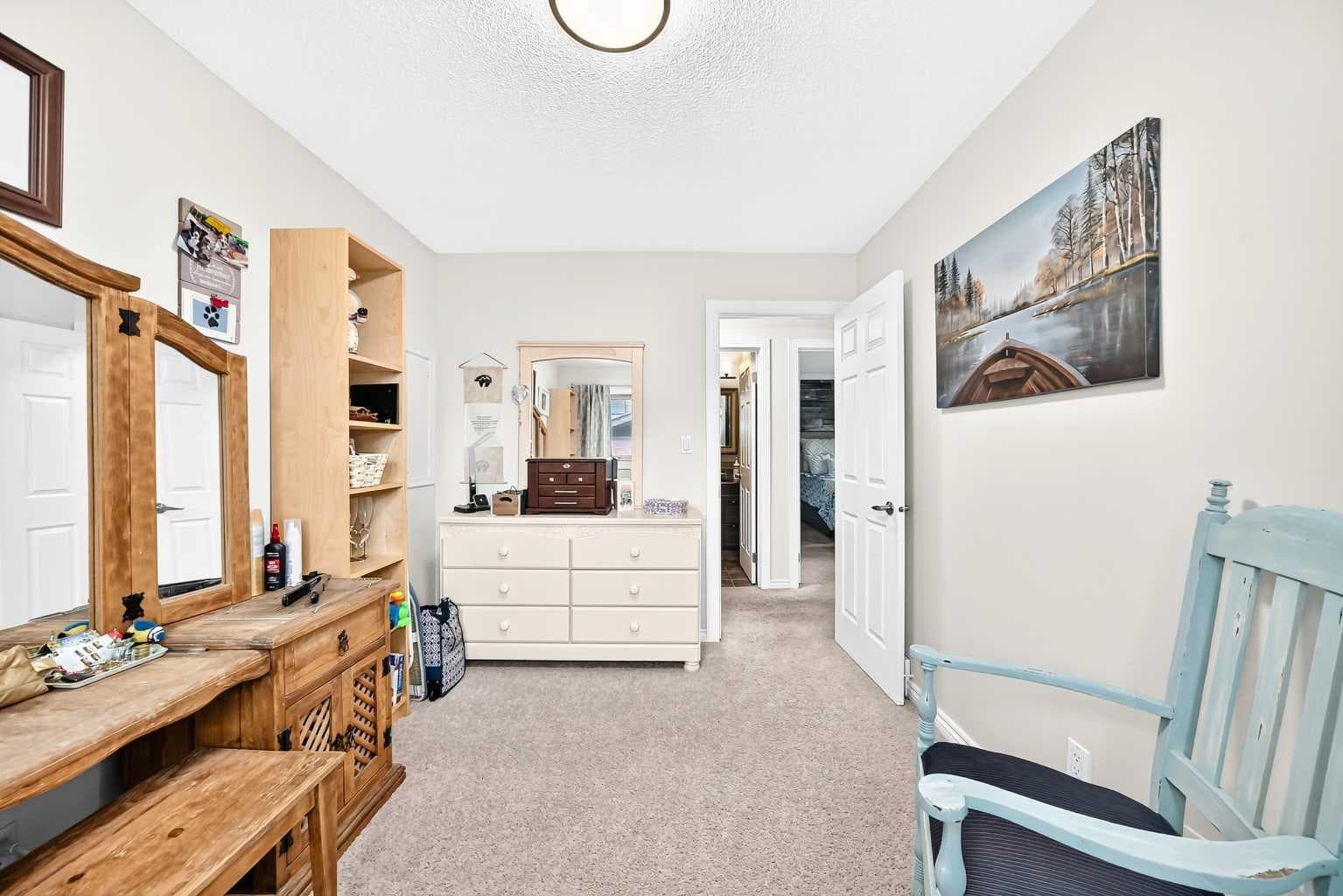 204 Midridge Crescent SE
