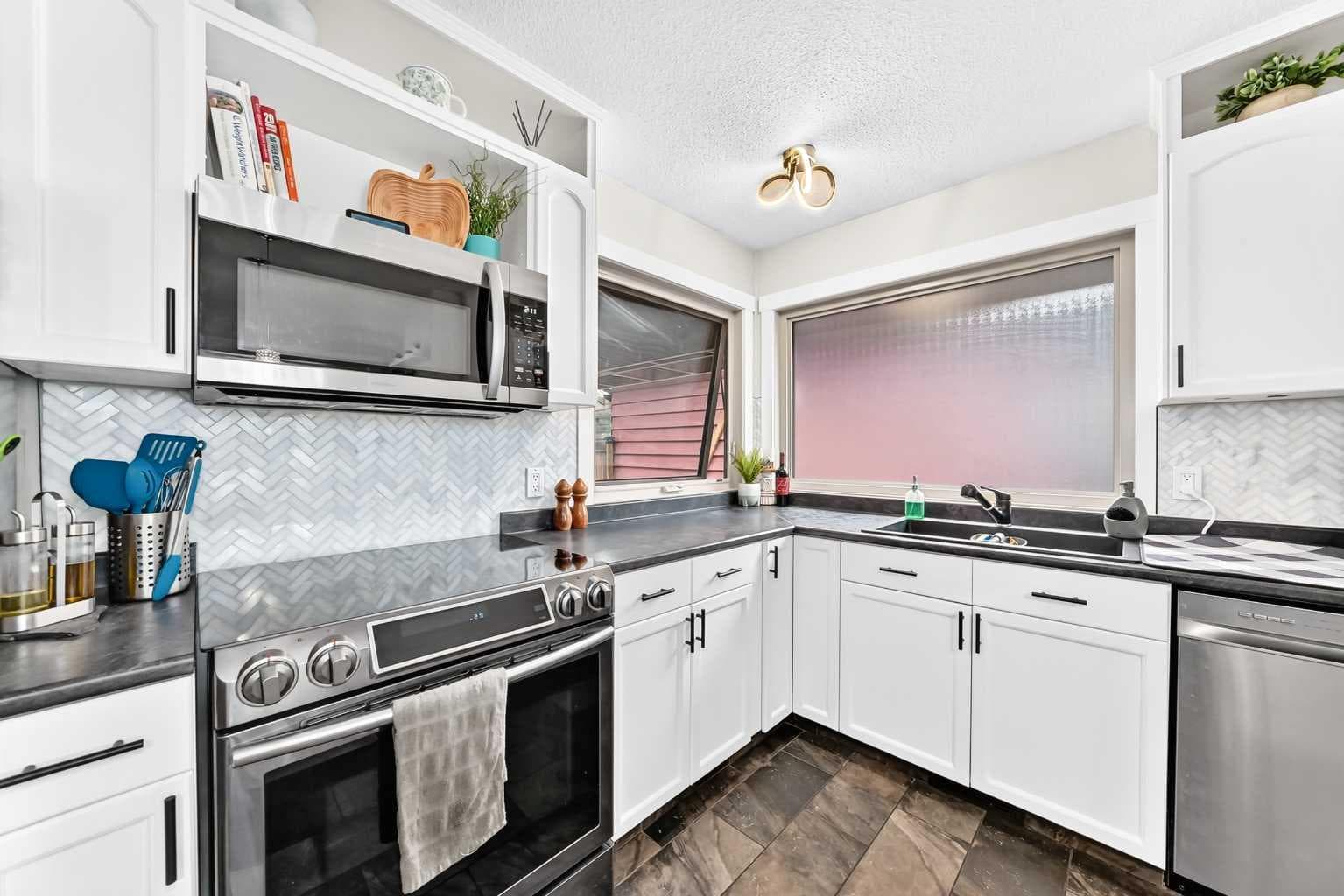 204 Midridge Crescent SE