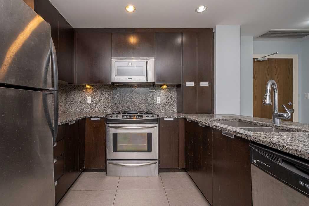 2007, 99 Spruce Place SW