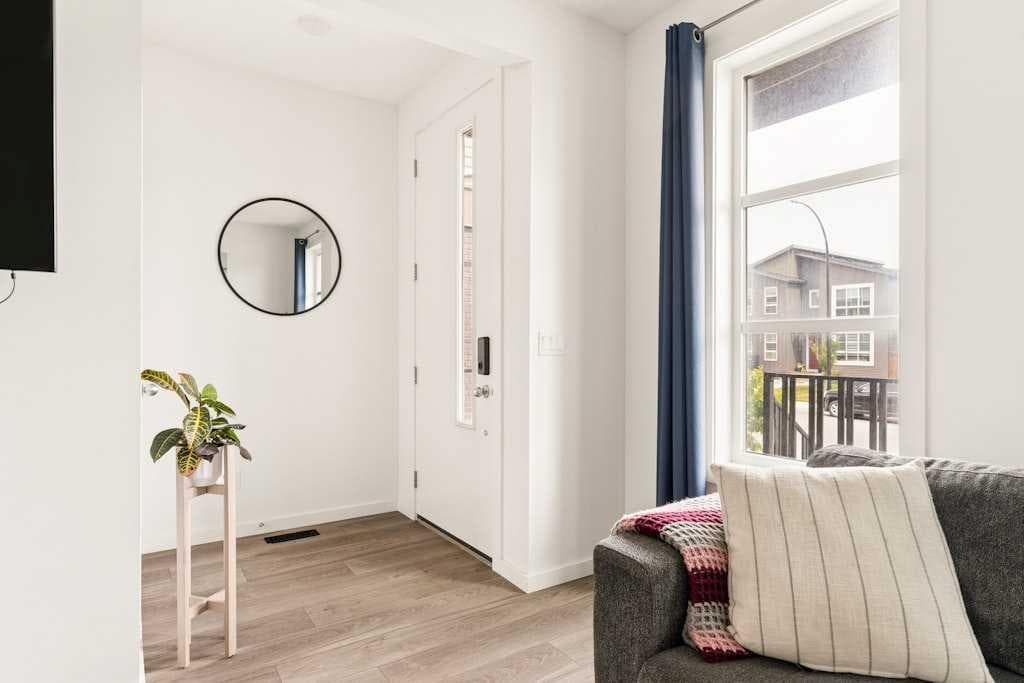 39 Howse Rise NE