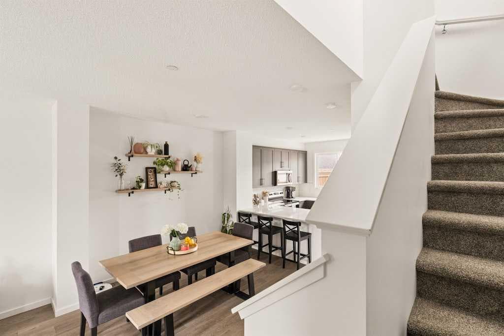 39 Howse Rise NE