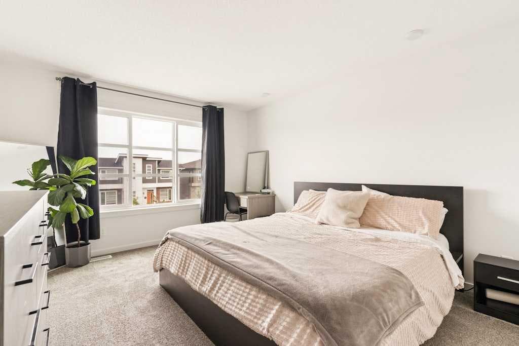 39 Howse Rise NE