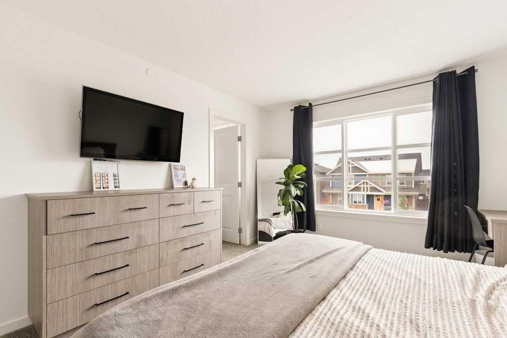 39 Howse Rise NE