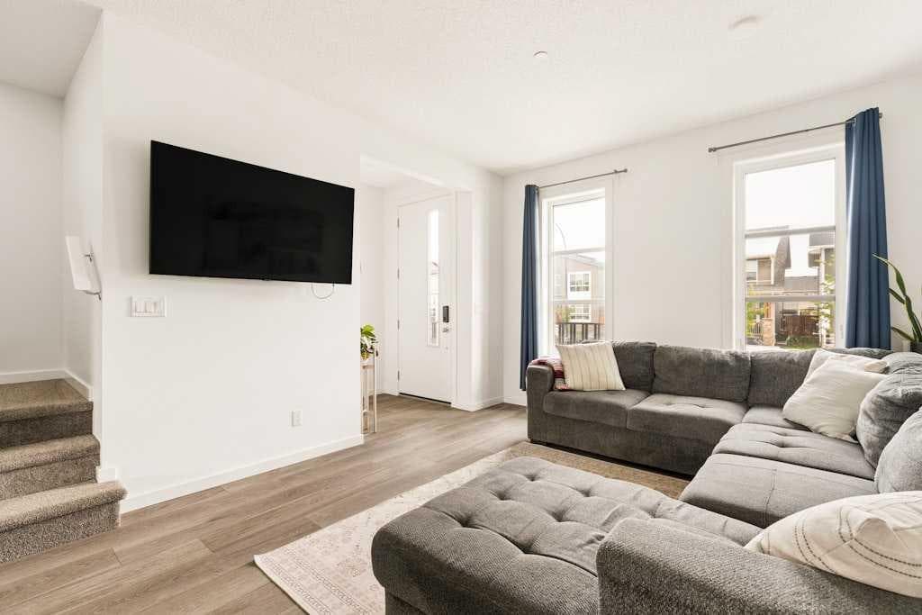 39 Howse Rise NE