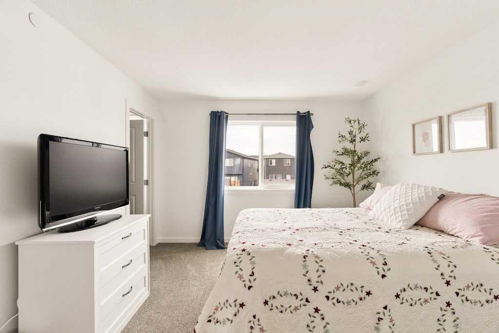 39 Howse Rise NE