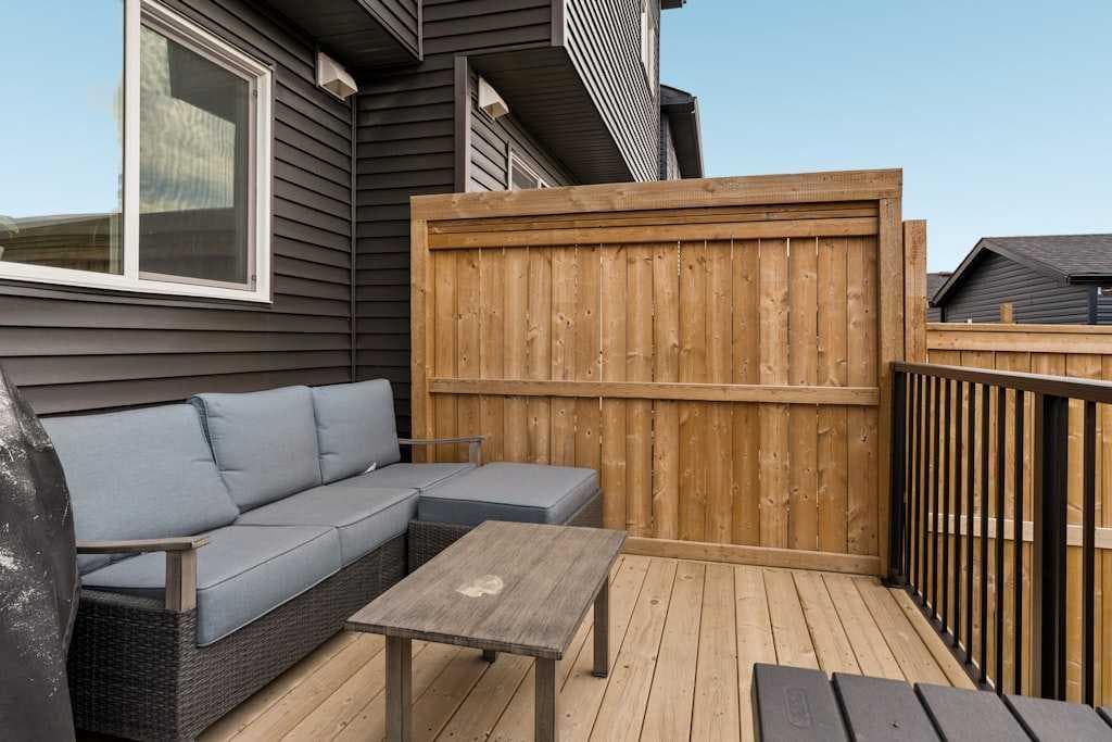 39 Howse Rise NE