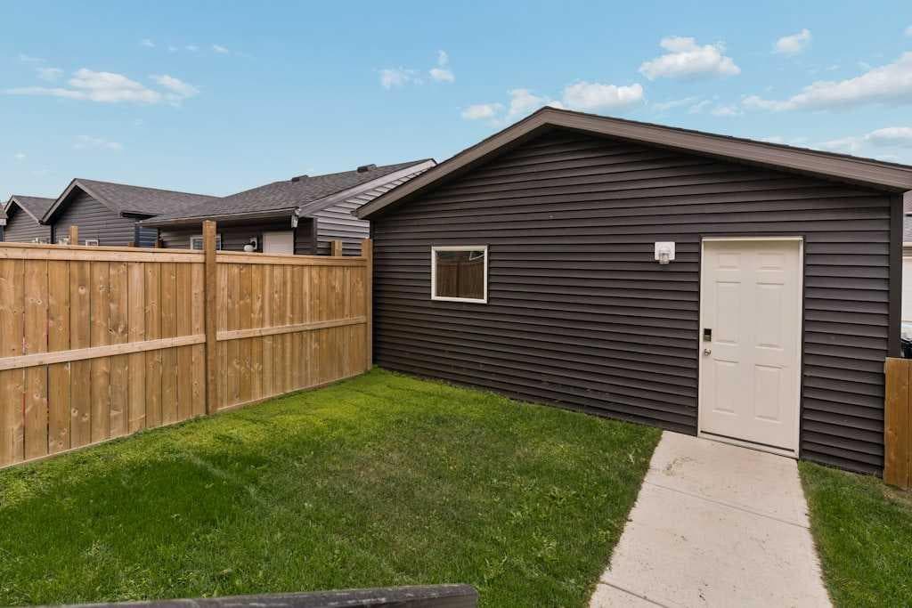 39 Howse Rise NE