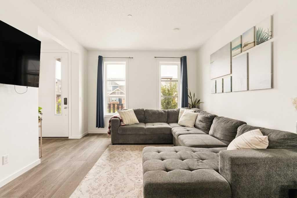 39 Howse Rise NE