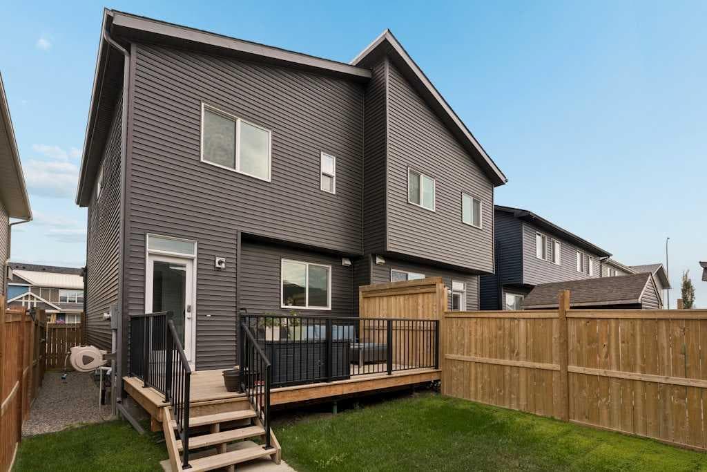 39 Howse Rise NE
