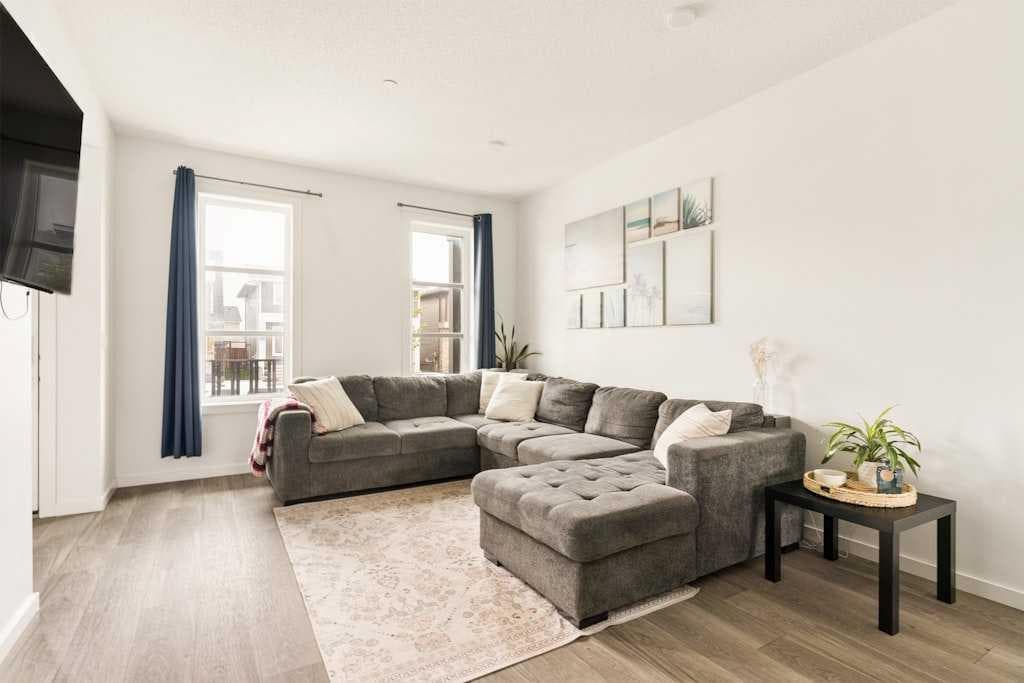 39 Howse Rise NE