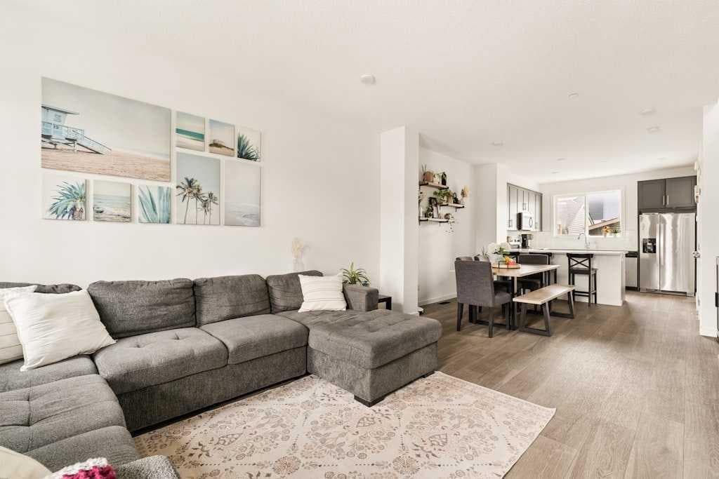 39 Howse Rise NE