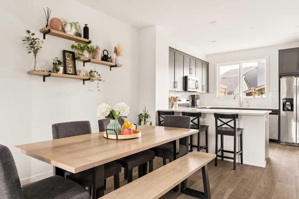 39 Howse Rise NE