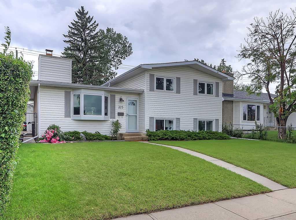 325 Whitney Crescent SE