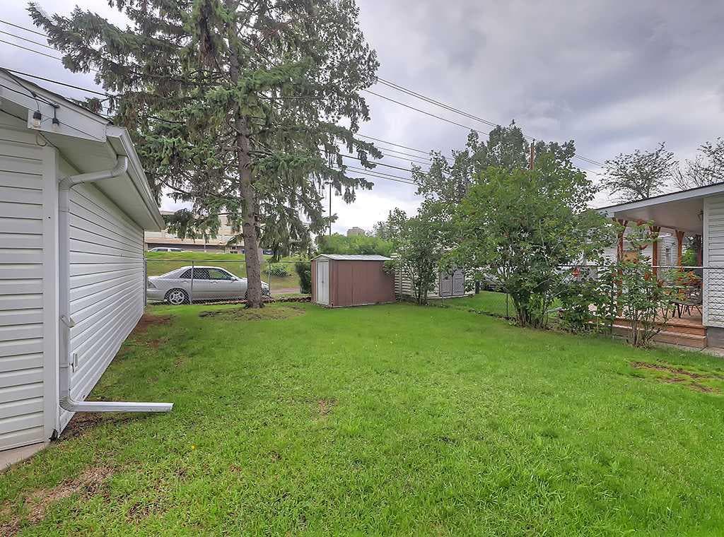 325 Whitney Crescent SE