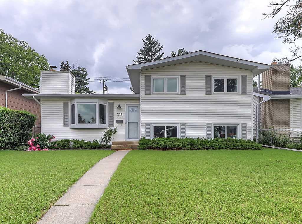 325 Whitney Crescent SE