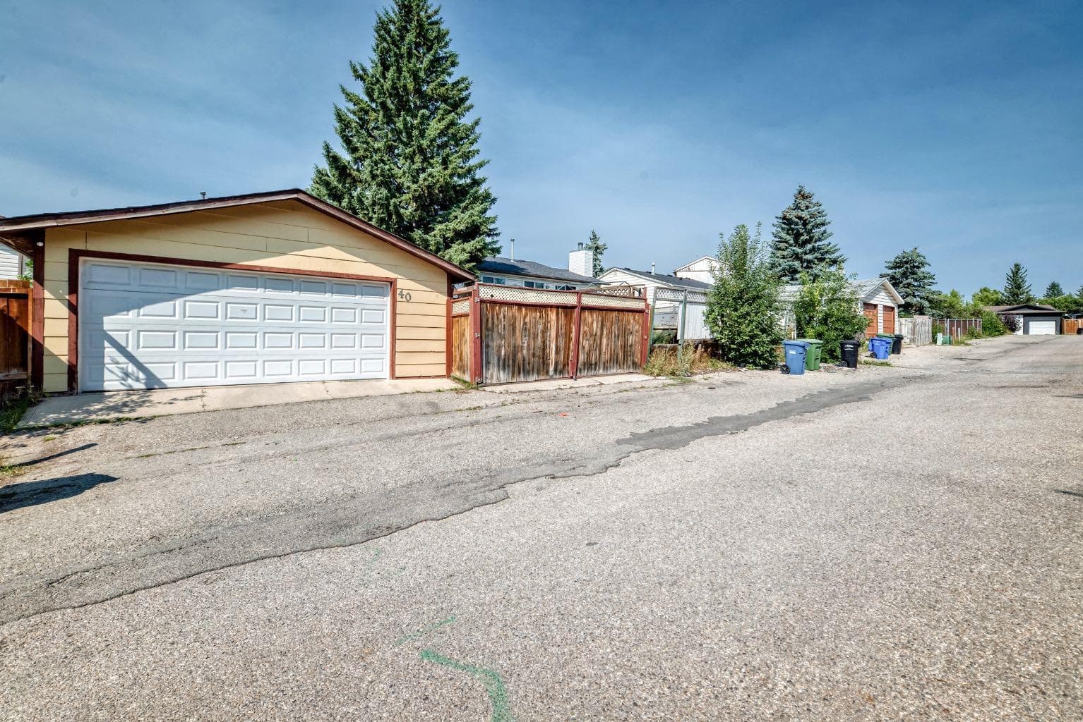 40 Falconridge Close NE