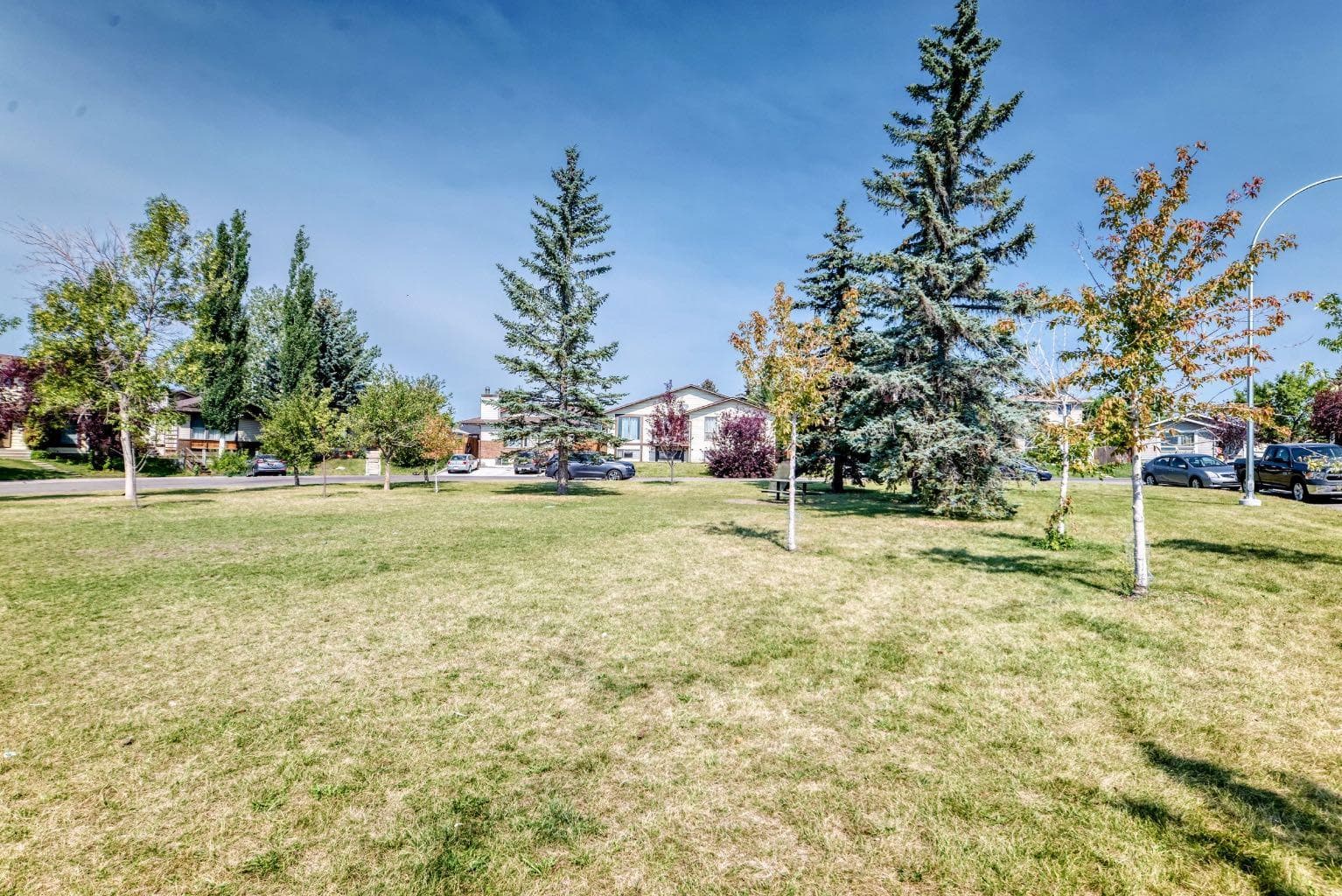 40 Falconridge Close NE