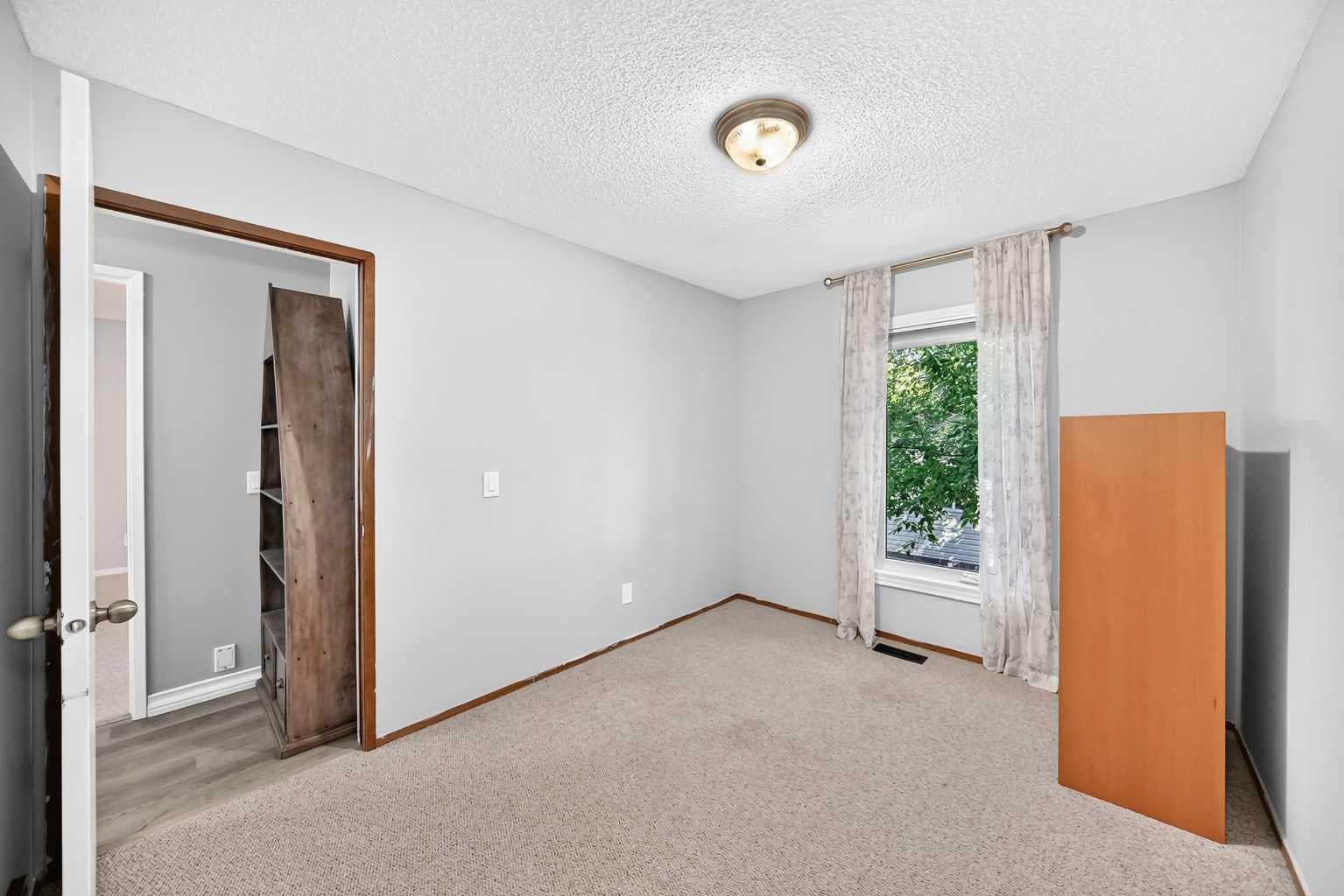 300 Marquis Place SE