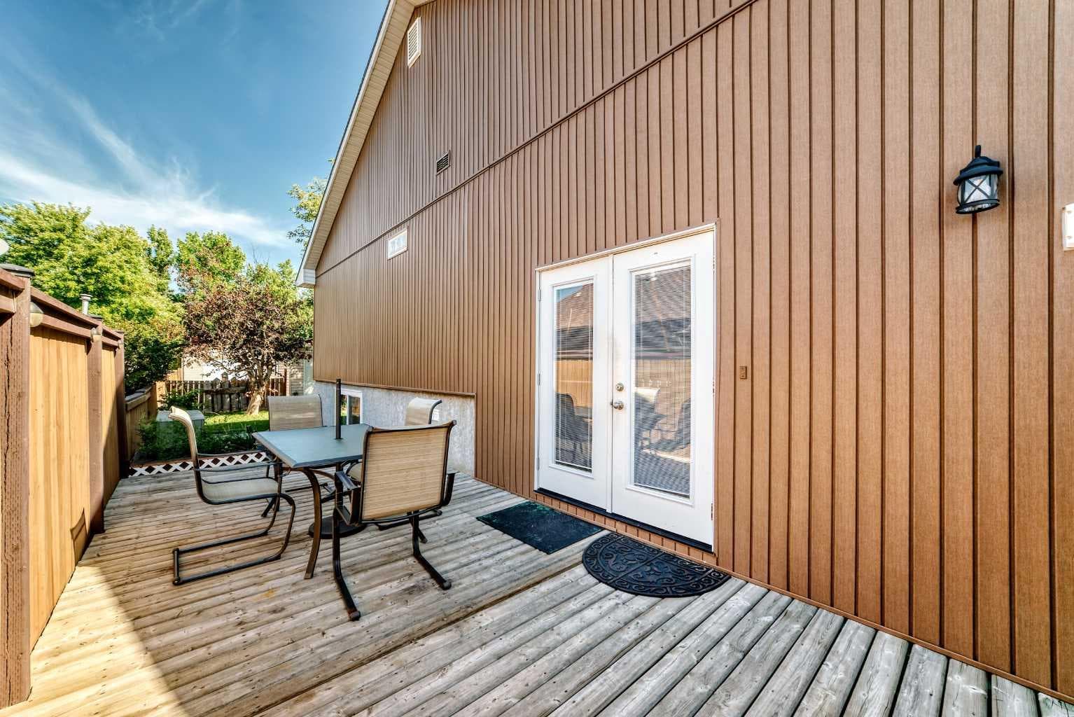 300 Marquis Place SE