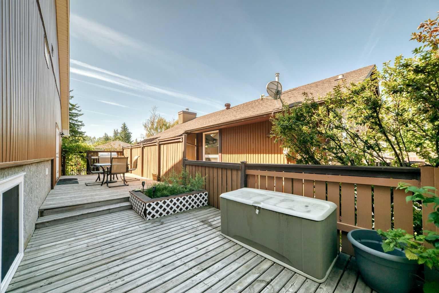 300 Marquis Place SE