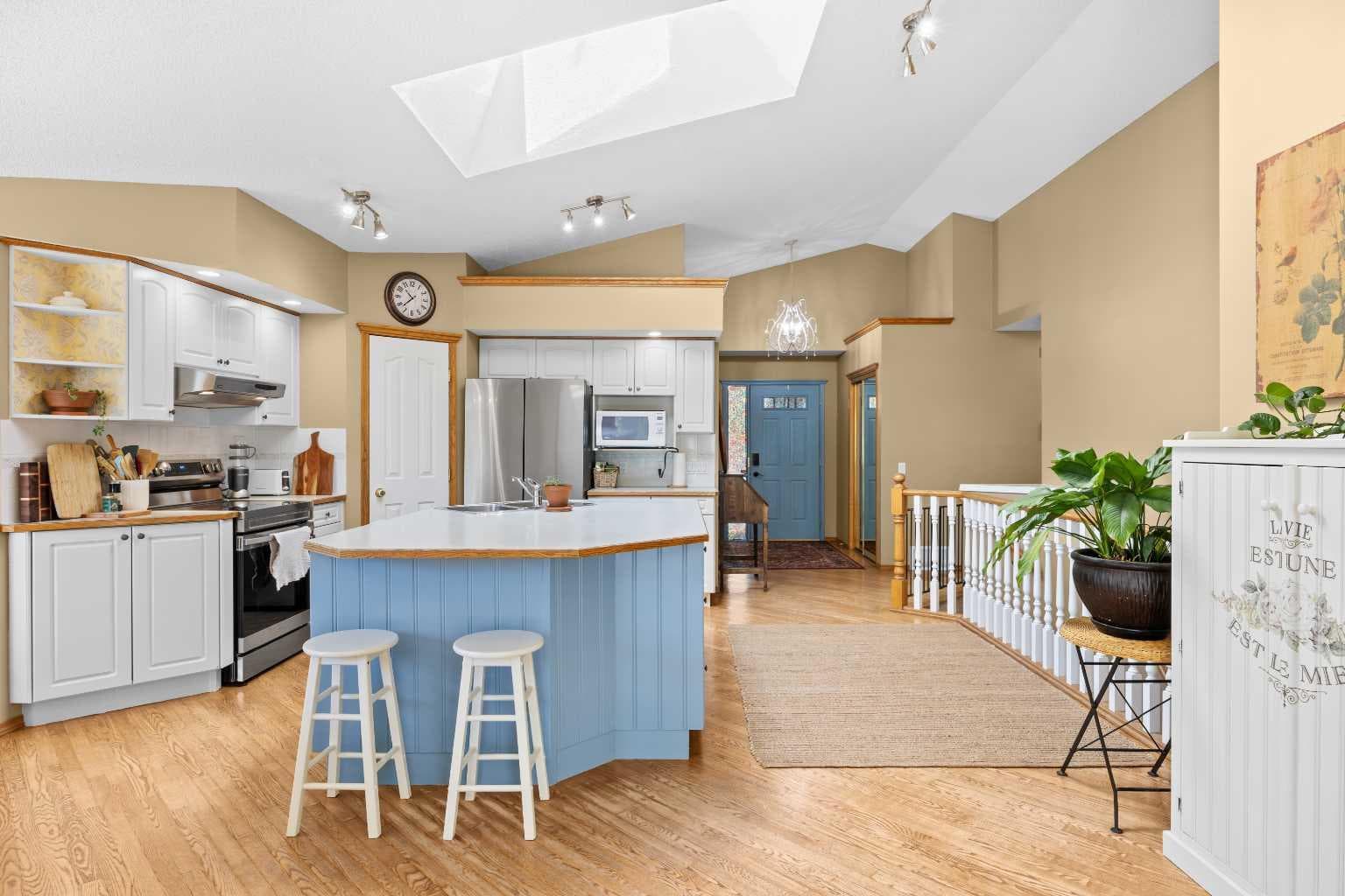 315 Rocky Ridge Bay NW