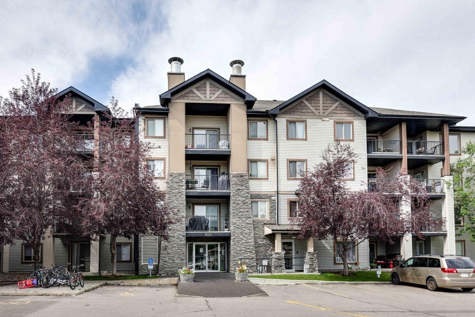 1323, 8 Bridlecrest Drive SW