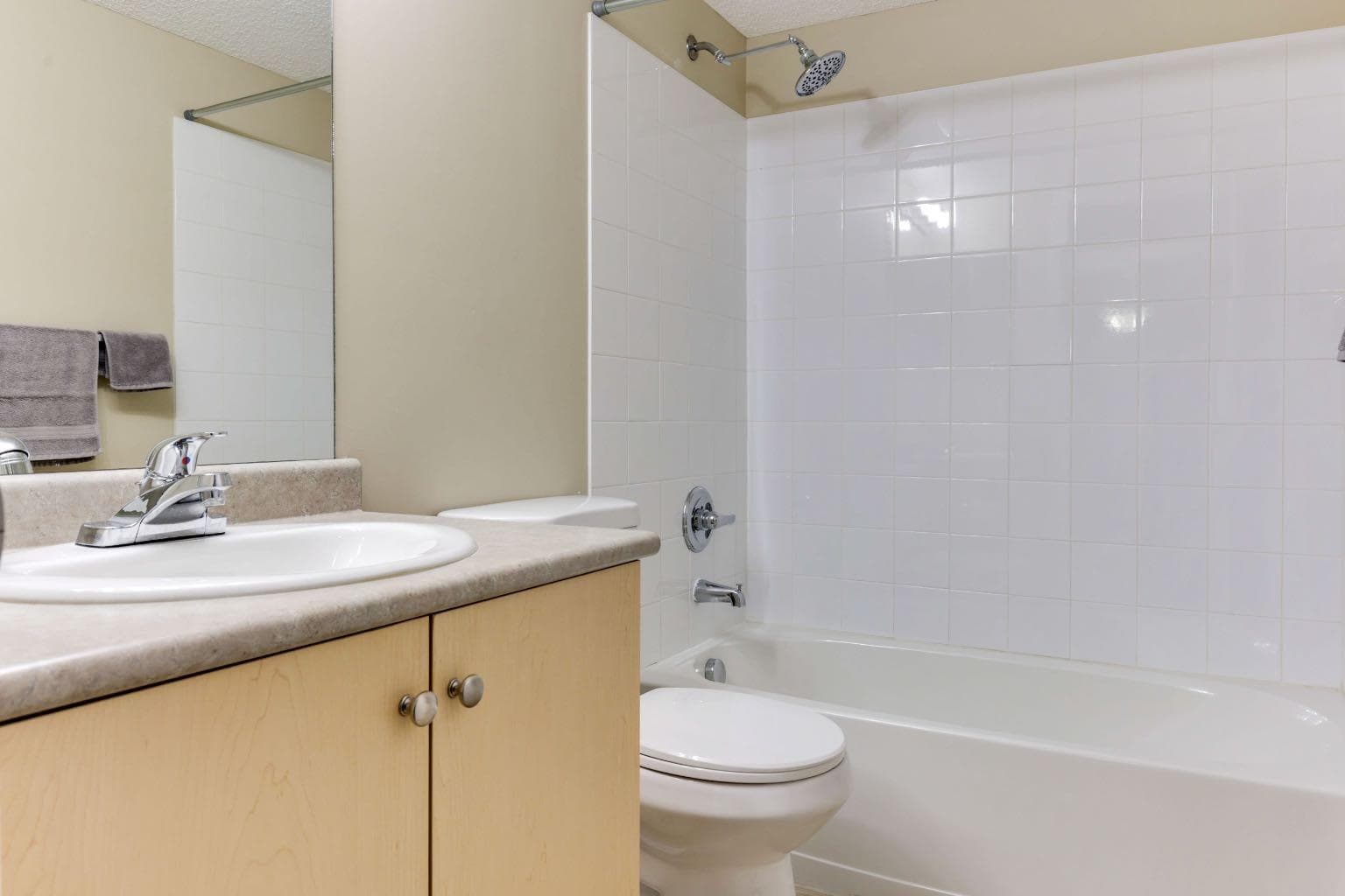 1323, 8 Bridlecrest Drive SW