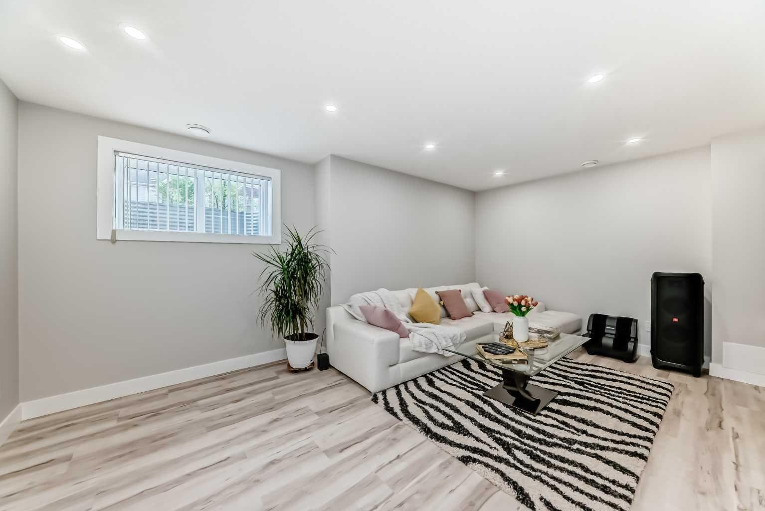 8 Yorkville Link SW