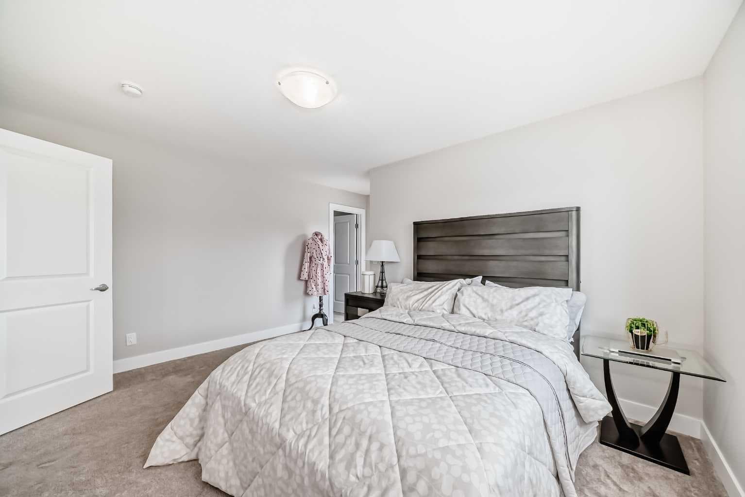 8 Yorkville Link SW
