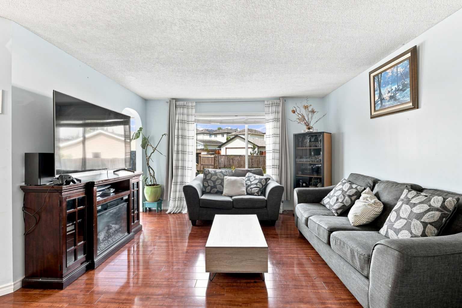 92 Arbour Meadows Close NW