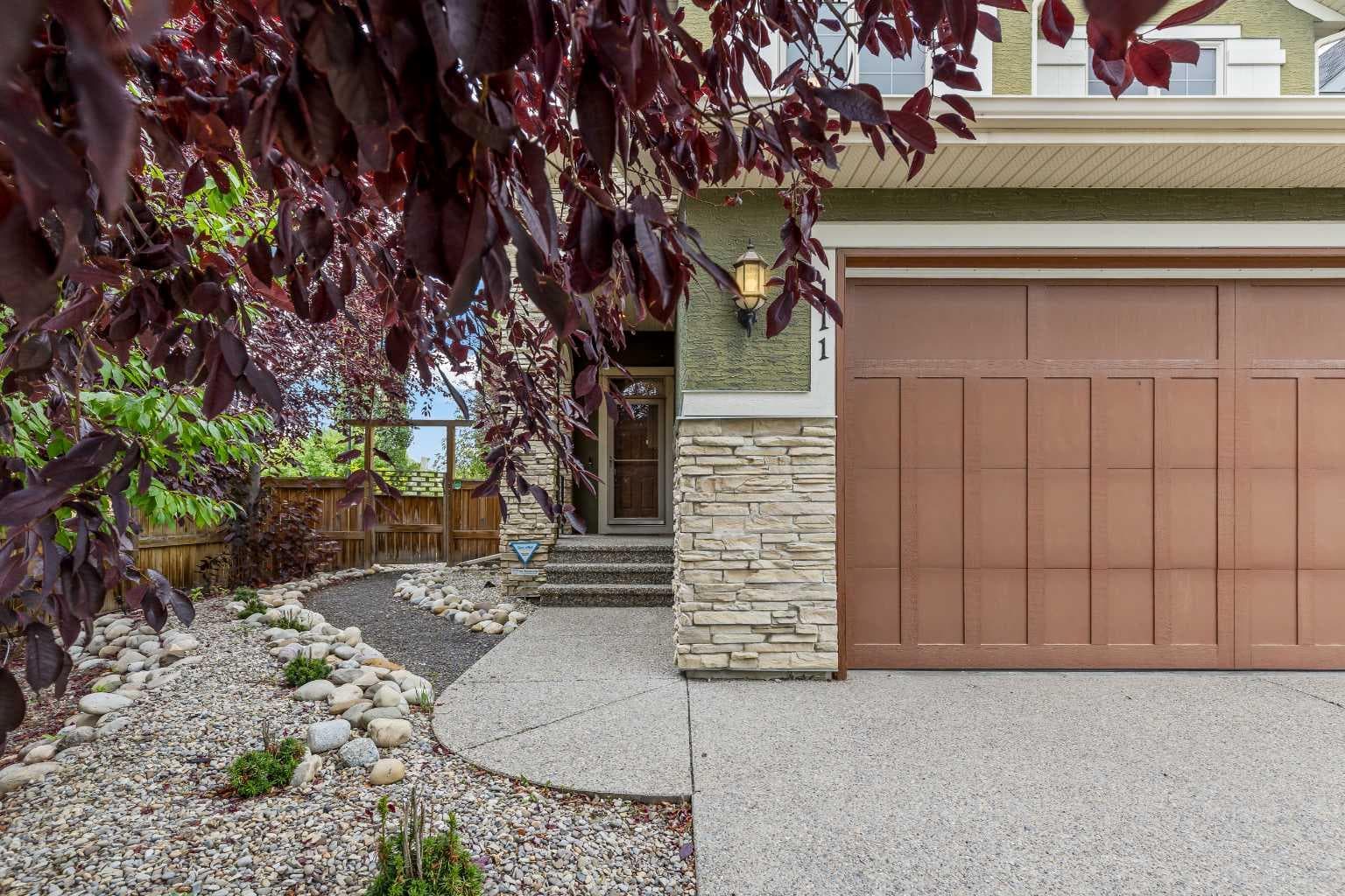111 CRANARCH Circle SE