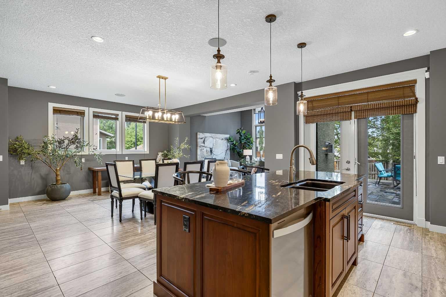 111 CRANARCH Circle SE