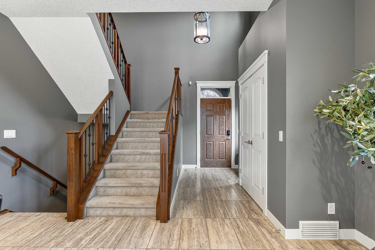 111 CRANARCH Circle SE