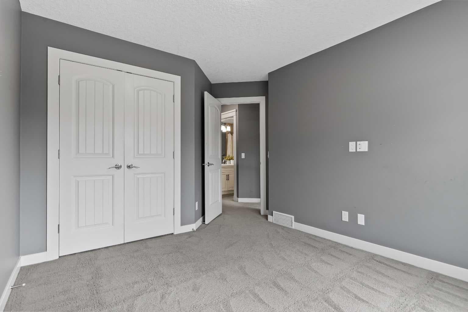 111 CRANARCH Circle SE