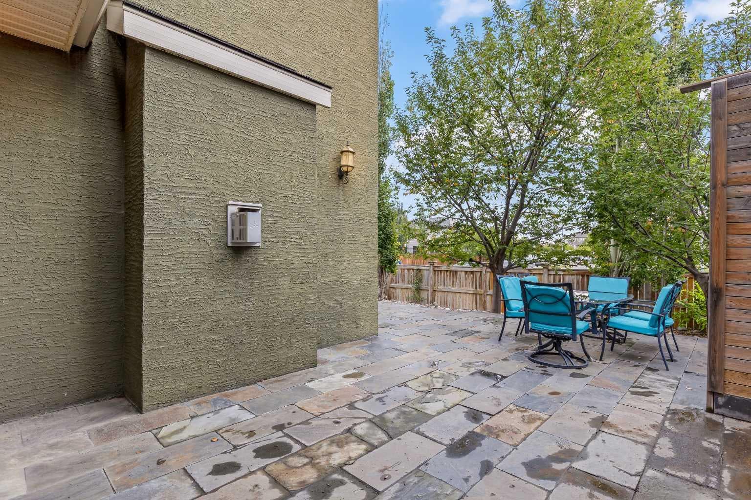 111 CRANARCH Circle SE