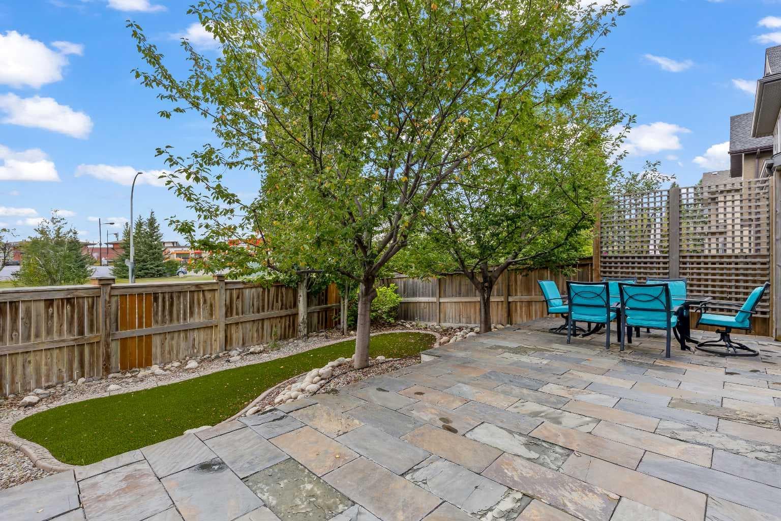 111 CRANARCH Circle SE